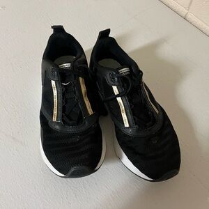 New Balance Beaya Black Sneakers with Gold Details Dynasoft